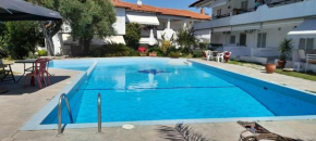 Niriides Pool House Pefkohori